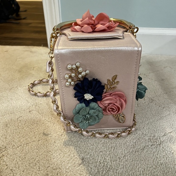 Pink Boxy Purse - Picture 4 of 9